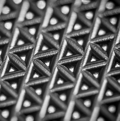 Железнение нанесение слоя железа на металлы Железнение, нанесение слоя железа на поверхность металлических изделий, что позволяет повышать поверхностную твёрдость, восстанавливать размеры изношенных частей, улучшать сцепление оловянных и цинковых покрытий с поверхностью изделий из чугуна